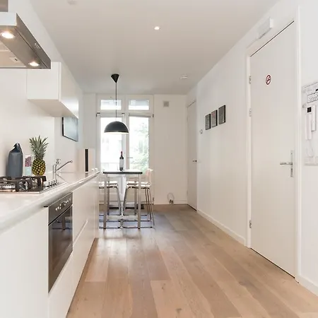 Ruby Van Gogh Apartment *