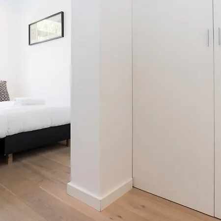 Ruby Van Gogh Apartment